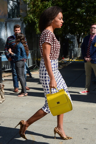 Bright and Fashionable Yellow Handbags for Spring and Summer
