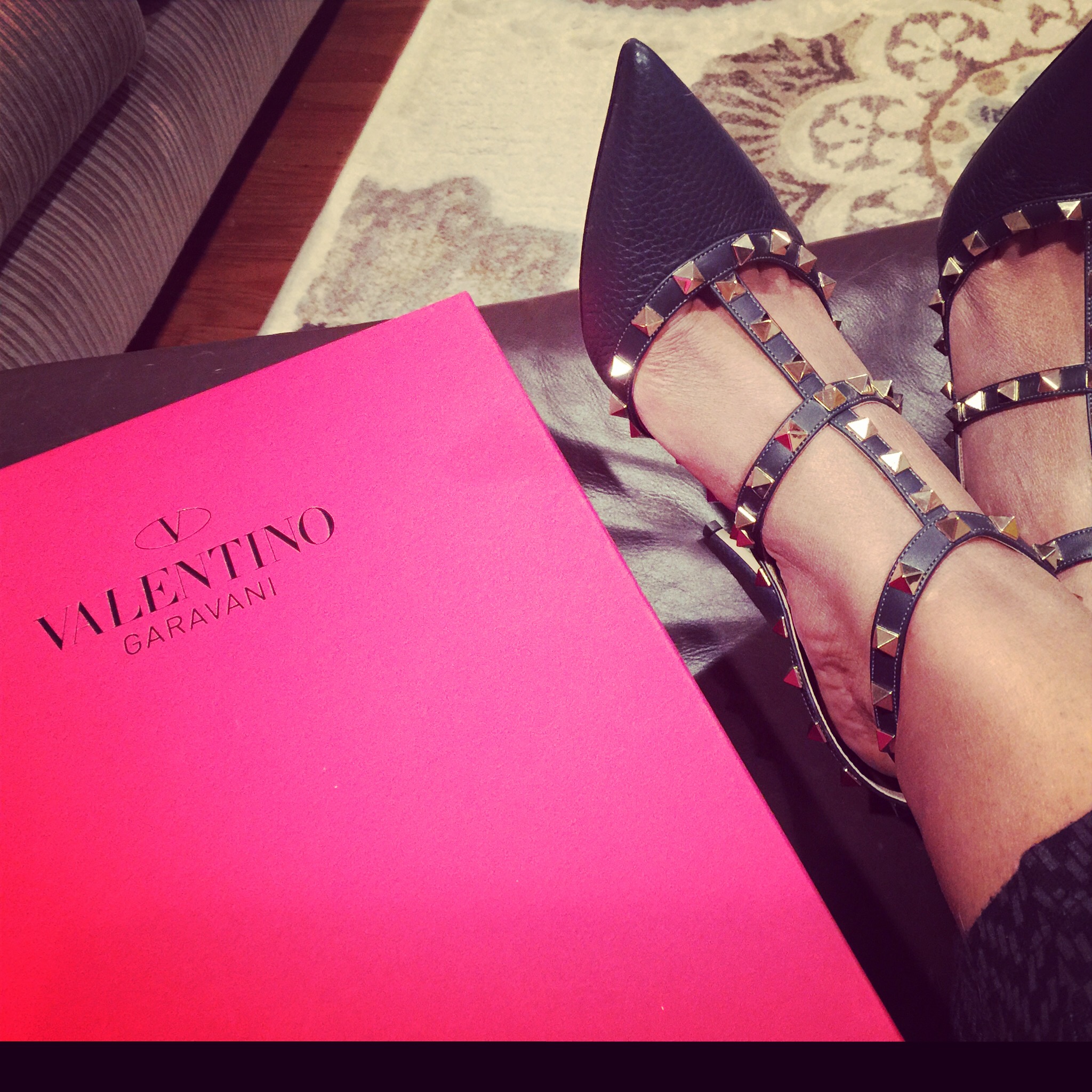 I scored my pair of Valentino RockStud Pumps almost half the Price. - www.beingmelody.com