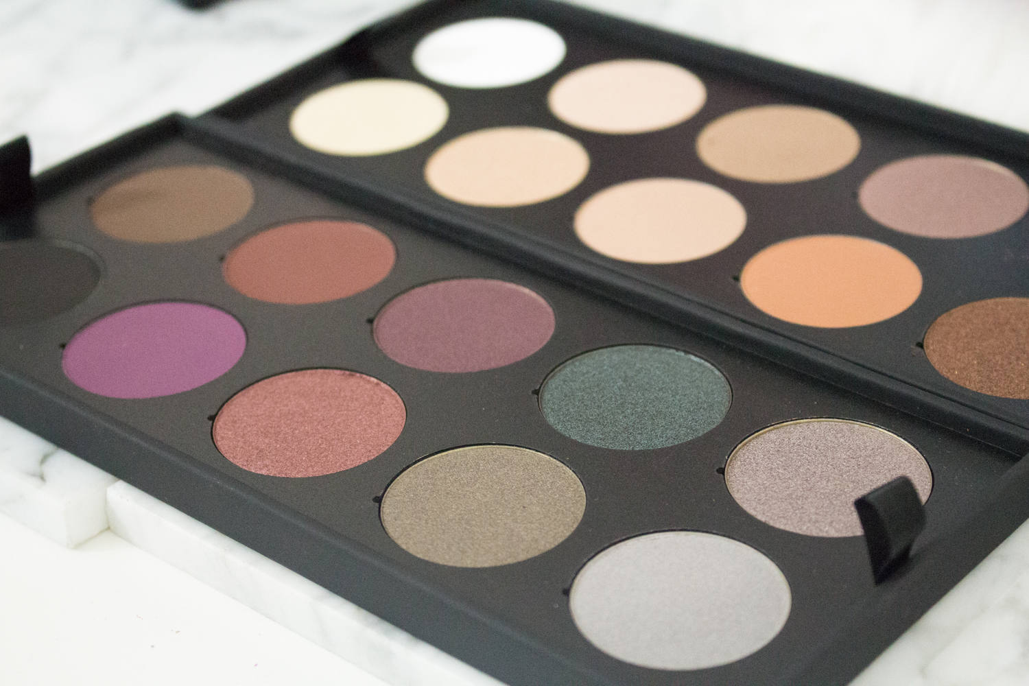 The Make Up For Ever Artist Shadow Collector's Palette exclusive for Cyber Monday 2015 |www.beingmelody.com|