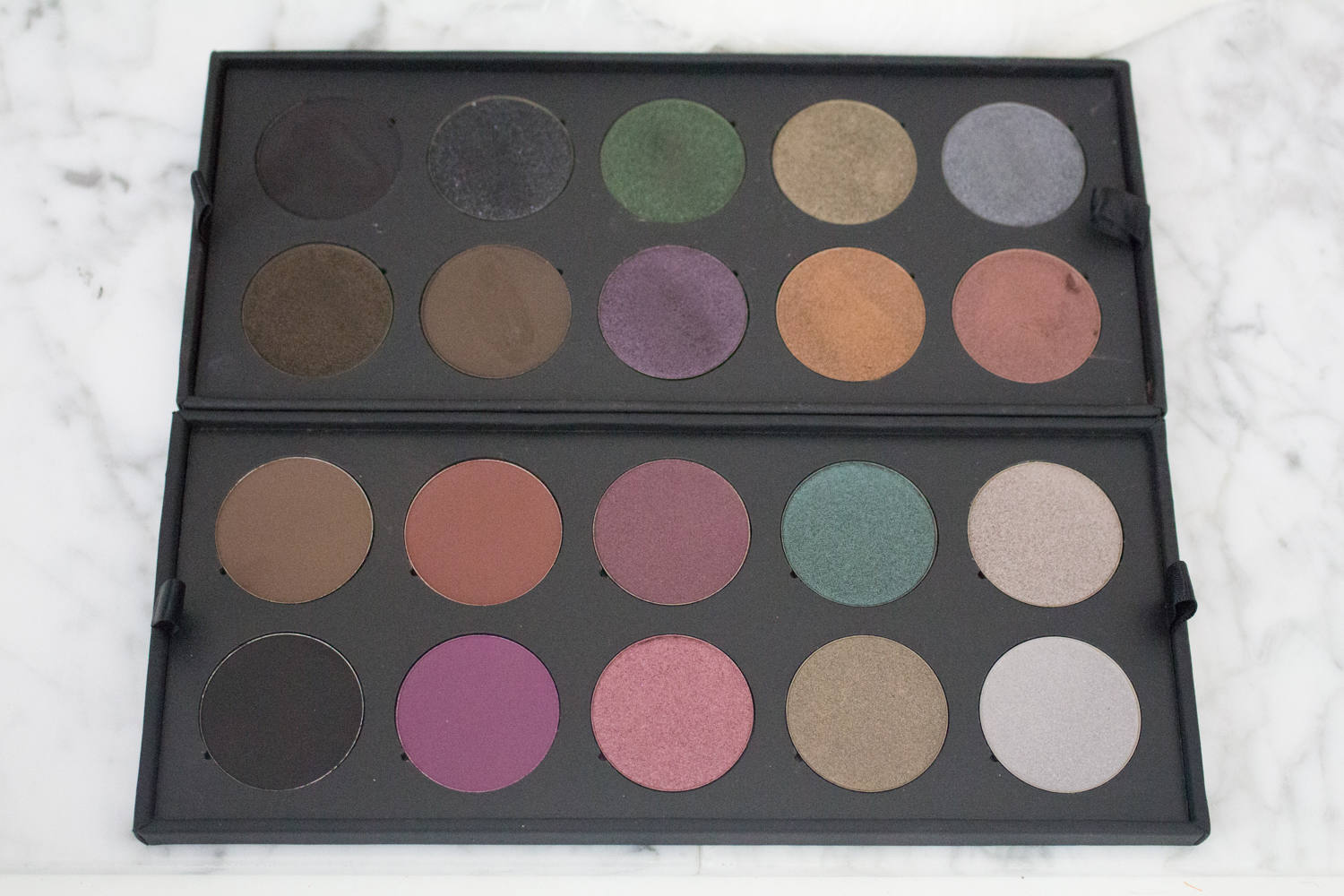 Comparison of the Make Up For Ever 30th Anniversary Smokey Rows to that of the Artist Shadows Collector's Palette for Cyber Monday |www.beingmelody.com|